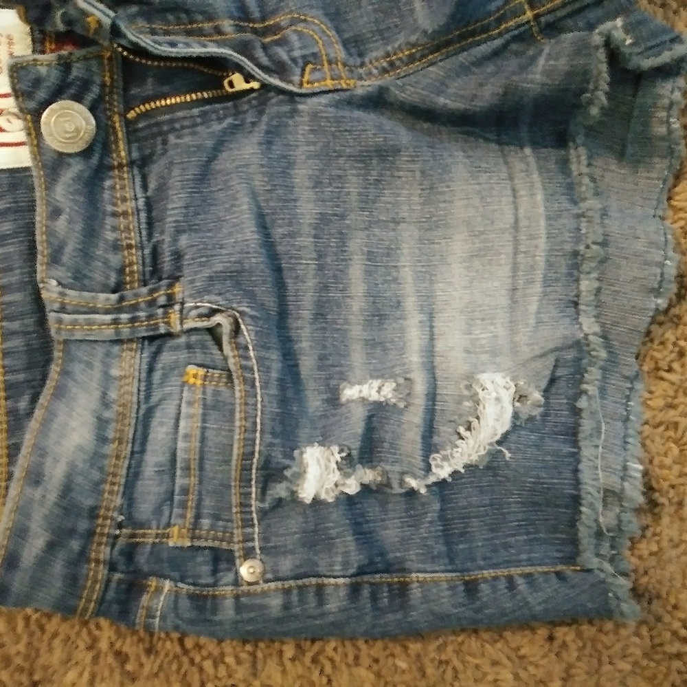 L.E.i low rise shorts